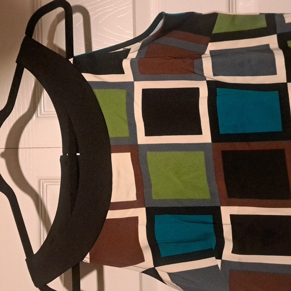 Colorful Geometric Dress With back zipper and neck buttons Size 12 - Picture 3 of 8